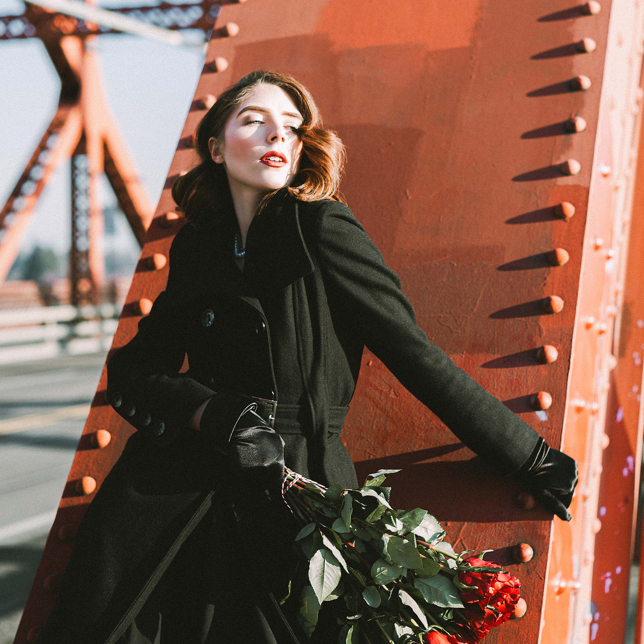 Elegant and Romantic 40s-Inspired Portraits on the Broadway Bridge